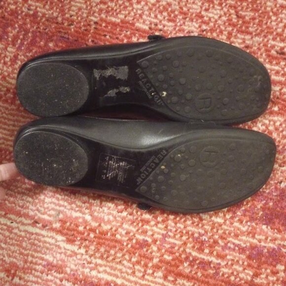 Kenneth Cole Reaction Mary Janes size 9 - Picture 7 of 11